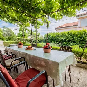 Cozy Near The Sea Apartman Novi Vinodolski