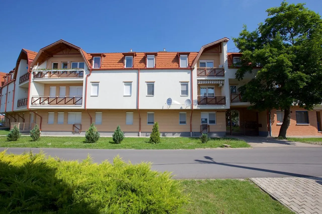 Zoli Apartmanok-Timi Koelcsey 34-36 Hajduszoboszlo 0*,  Hungary
