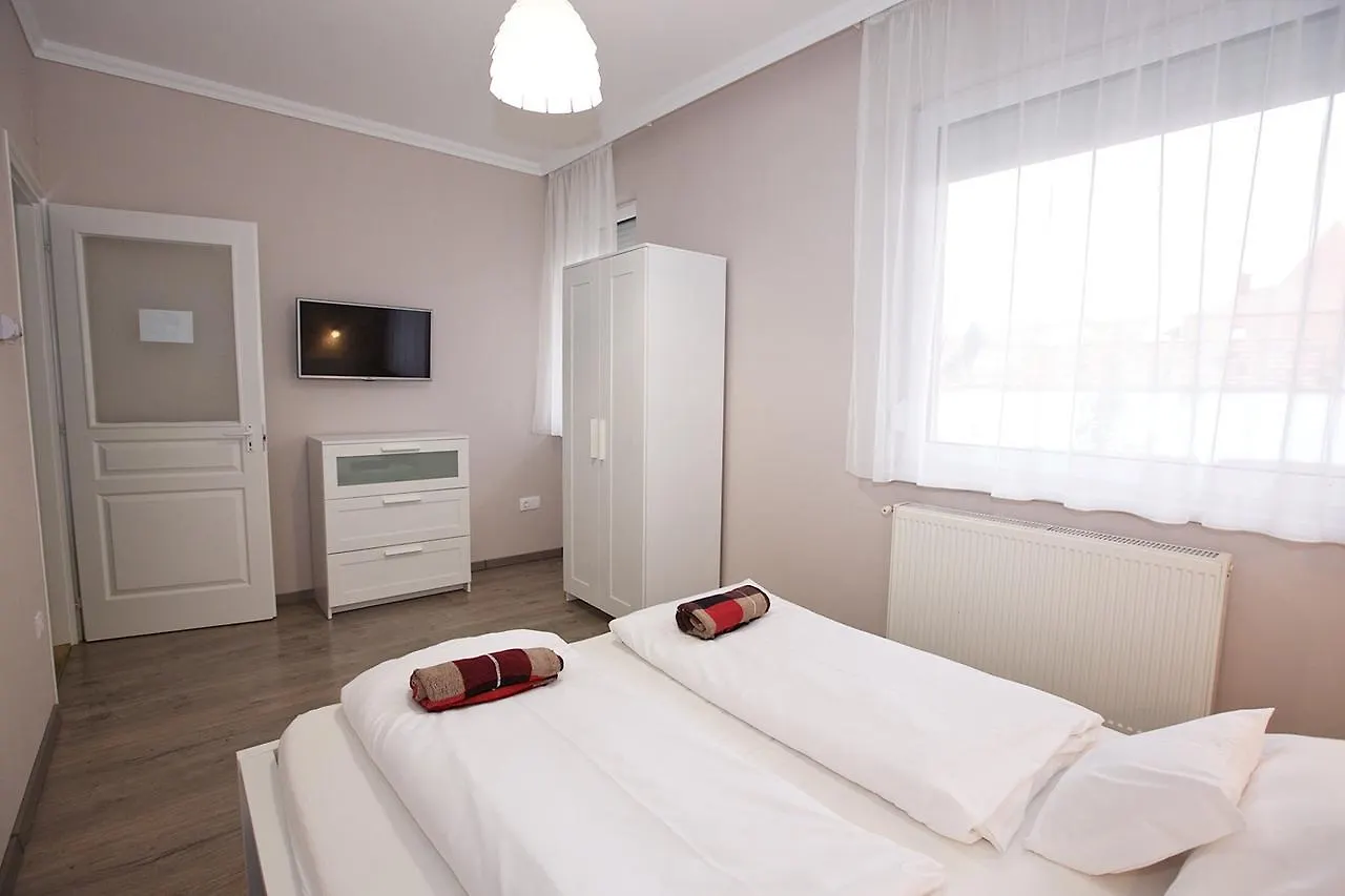 Zoli Apartmanok-Timi Koelcsey 34-36 Hajduszoboszlo Hungary